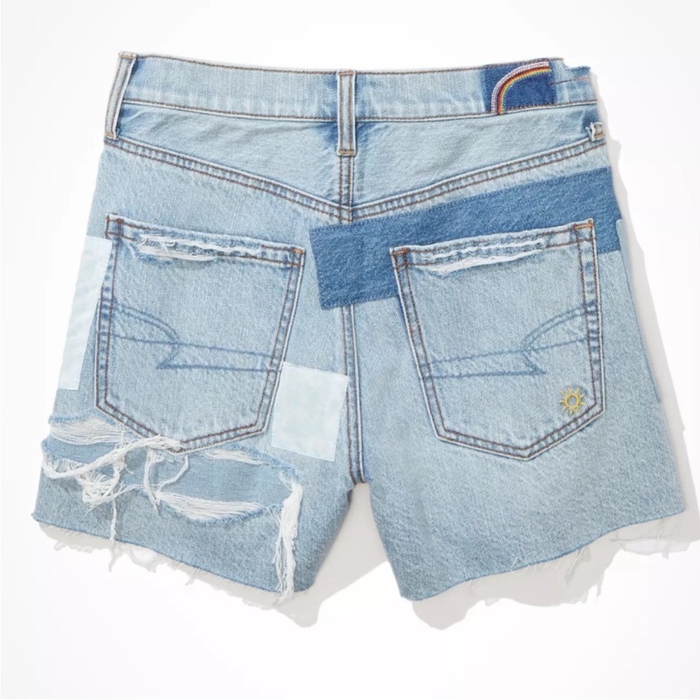 ⭐️ NEW AE Pride Light Wash Distressed Denim Shorts 10 LGBTQ Rainbow Patch